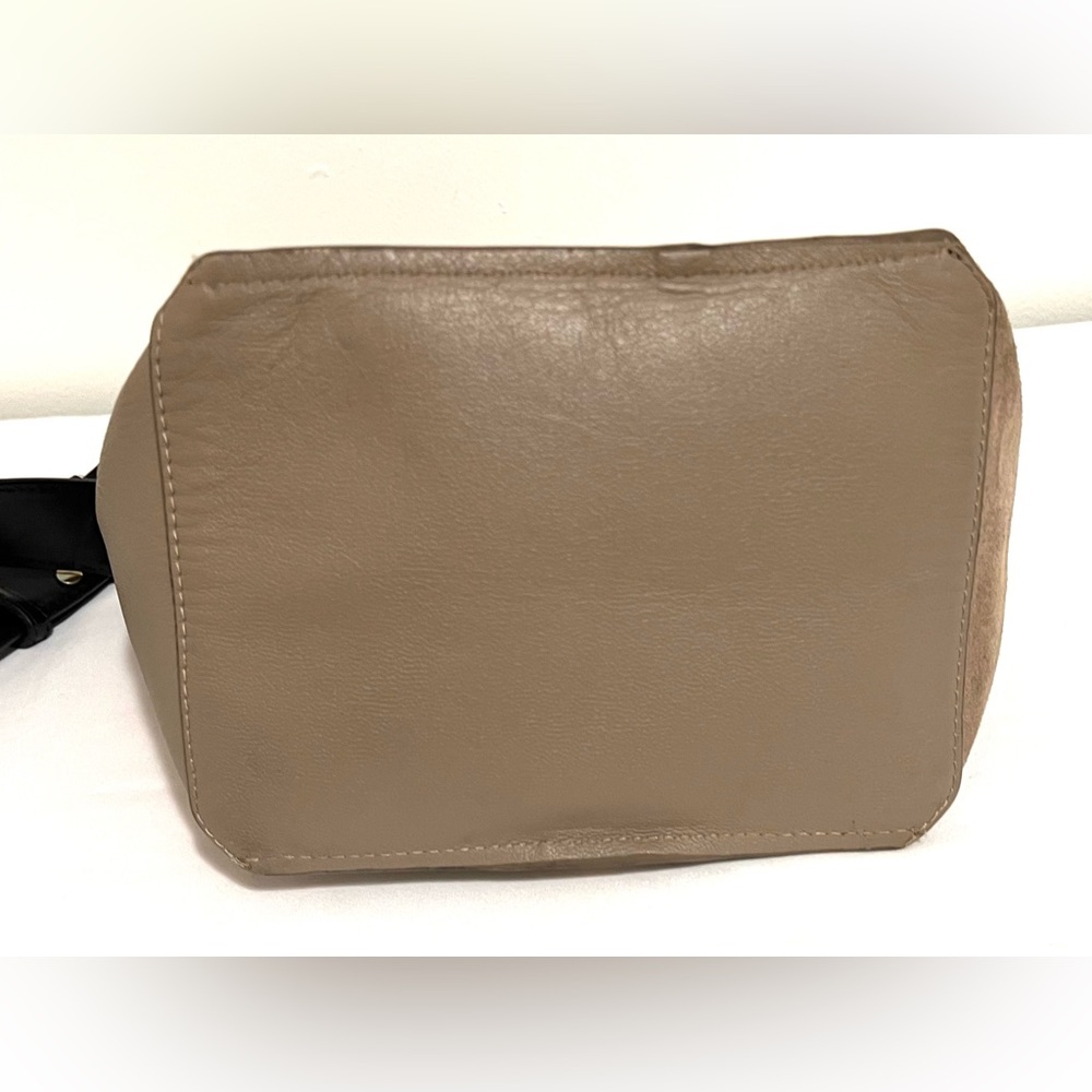 CHLOÉ
See by Chloé Leather tote - Picture 7 of 15